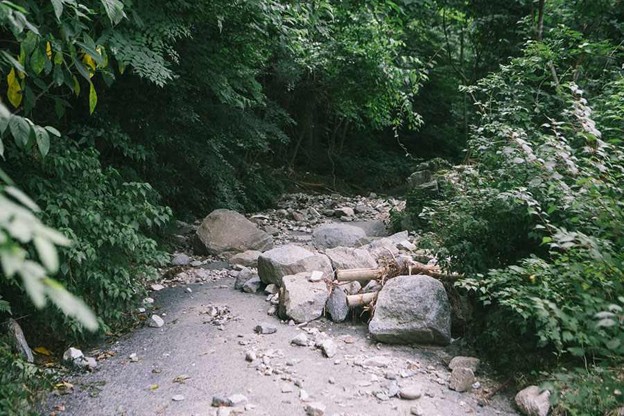 登山口手前の土砂崩れ3