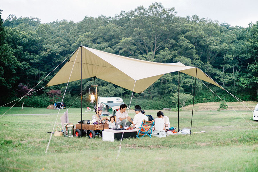 ほぼ貸切状態の湖畔で宴会♪