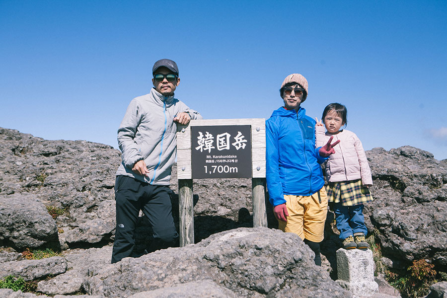 韓国岳山頂で記念写真