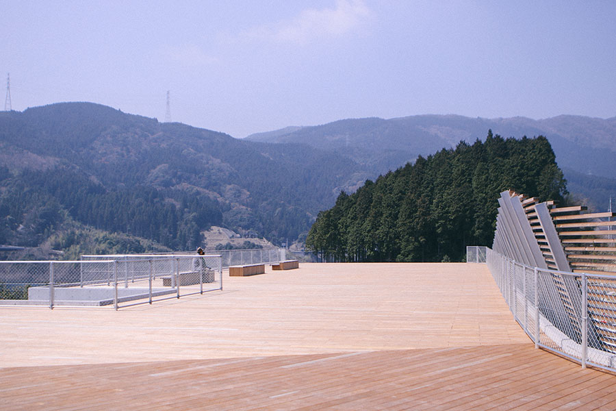 デッキからの望む蛤岳方面