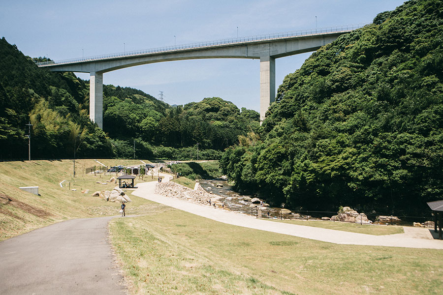 奥側から見たリバーパーク全景