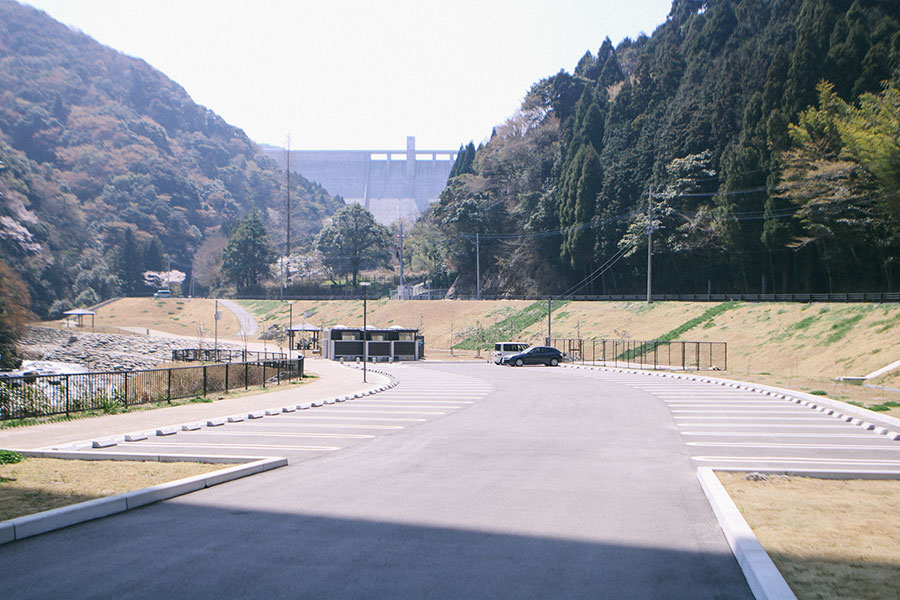 広々とした駐車場