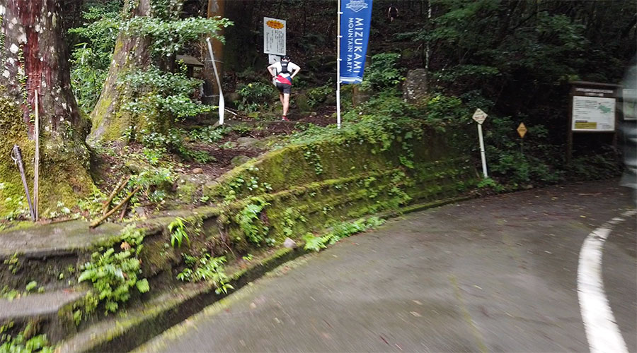 市房山キャンプ場登山口